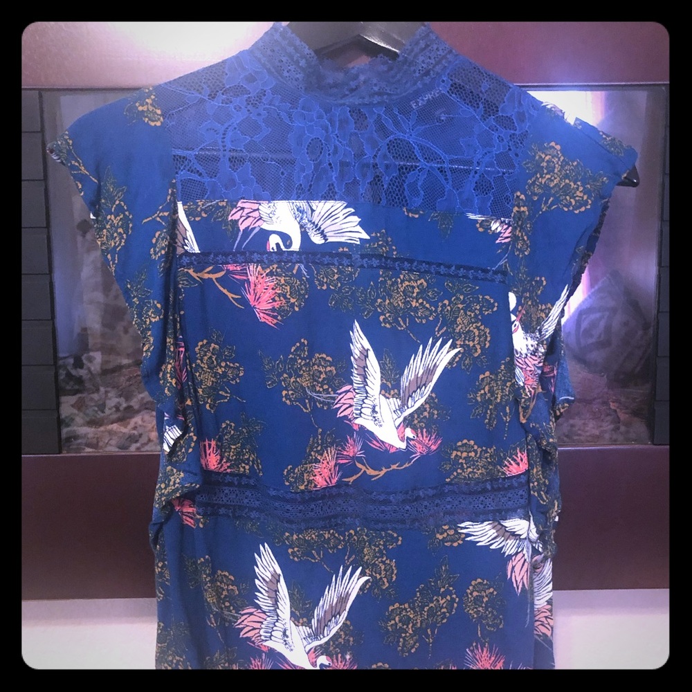 Express Ruffle-Sleeve Lace Collar Blouse